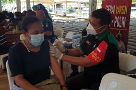 Vaksinator akui masih kesulitan vaksin  untuk warga asli Papua