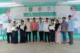 Tanah Bumbu Wisuda 79 santri di Kecamatan Karang Bintang