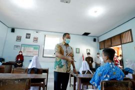 Hendi cek pelaksanaan ujian akhir semester sekolah di Semarang