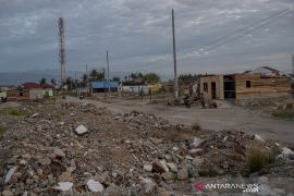 Penyintas Bencana Kembali Dirikan Rumah di Lokasi Bekas Tsunami  Page 2 Small