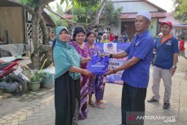 Partai Nasdem serahkan 2000 paket sembako kepada warga terdampak banjir di HST