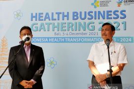 Menteri Luhut sebut vaksinasi COVID-19 ketiga paralel di semua provinsi mulai tahun depan
