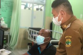 Wabup Lingga tanggapi santai soal baliho bupati tanpa wakil