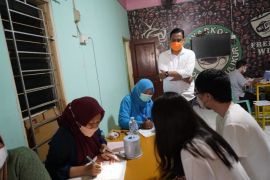 Vaksinasi COVID-19 di warung kopi dinilai efektif capai sasaran