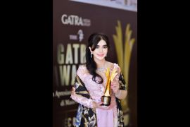 Prof. Deby Vinski raih Gatra Award untuk kedua kalinya