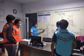 Pemulihan pasokan listrik di Lumajang pasca-letusan Semeru terhambat putusnya jembatan