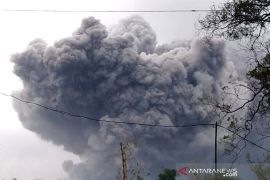 Kawah Jonggring Saloko bergemuruh