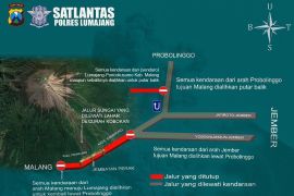 Gunung Semeru meletus, jalur Lumajang-Malang melalui Piket Nol ditutup total