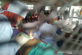 Garut dapat bantuan tenda kesehatan reproduksi untuk di lokasi bencana