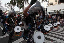 Arus lalulintas Pekanbaru dialihkan saat pertunjukan drumband Taruna AAU