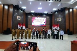 Pemprov Papua serahkan DIPA-TKDD 2022 ke kuasa pengguna anggaran