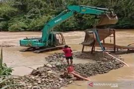Praktek tambang ilegal di Batang Natal disorot