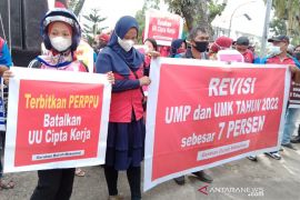 Buruh di Sumut minta UMP direvisi tujuh persen
