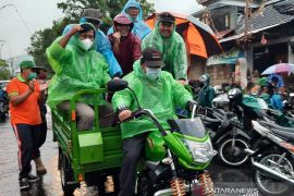Bupati Bangli pimpin pembersihan batang dan ranting pohon perindang