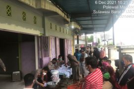 Polres Polewali Mandar lakukan jemput bola vaksinasi warga lansia