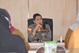Kapolres Tapsel minta petugas bersikap humanis ketika ajak warga vaksin