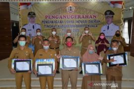 Bupati anugerahkan 10 penghargaan inovasi ASN terbaik 2021