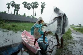 Naik perahu ke sekolah akibat banjir Page 2 Small