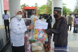 34 lansia Batola terima bantuan atensi Kemensos