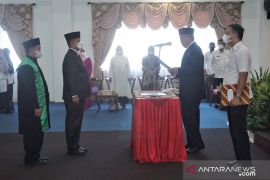 Sekkab Pasbar defenitif dilantik, Bupati tekankan agar bekerja baik dan tanggung jawab