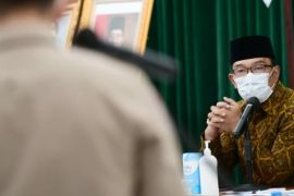 Pengunjung tempat wisata dibatasi maksimal 75 persen, kata Gubernur Jabar