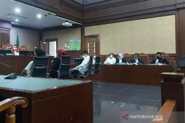 Nia Ramadhani dan suami jalani sidang lanjutan kasus narkoba