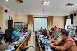 DPRD Kalsel mediasi persoalan "tanah adat" dengan PTPN Danau Salak