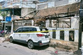 Puslabfor Mabes Polri periksa lokasi kebakaran di Tambora hari ini