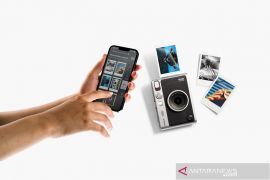 FUJIFILM rilis Instax Mini Evo kamera rangkap pencetak foto dari HP