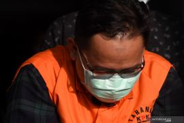 KPK perpanjang penahanan dua tersangka kasus korupsi