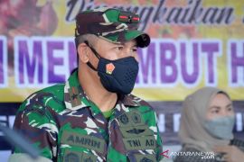 Danrem 133/NW tinjau pelaksanaan vaksinasi COVID-19 di desa