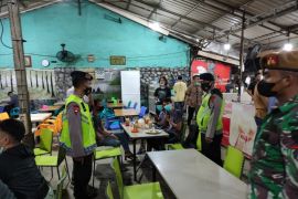 Petugas perketat pengawasan prokes jelang libur Natal dan tahun baru di Sumut