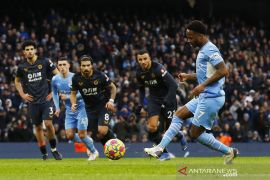 Manchester City taklukkan sepuluh pemain Wolves