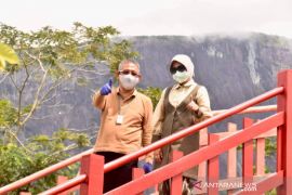 Sutarmidji promosi keindahan Bukit Kelam Sintang di media sosial