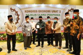 Menteri Erick Thohir peroleh penghargaan Penggerak Ekonomi Syariah dari MUI