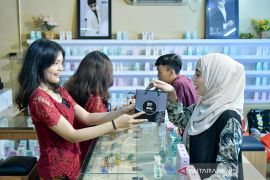 Pengusaha parfum lokal di Pekanbaru ini buka kesempatan jadi mitra bisnis