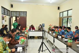 DPRD HSS ke Kota Surabaya terkait Raperda pengelolaan sampah