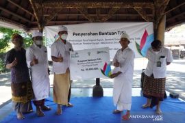 Pura Kahyangan Jagat Segare TNBB-Jembrana miliki Solar Panel dari PLN