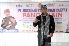 Ridwan Kamil lepas 19 KK transmigrasi ke Kalimantan