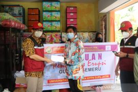 Lima mahasiswa Unej terdampak bencana Semeru dapat bantuan dari Kemendikbudristek