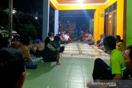 Warga datangi rumah kades Pasar Seluma, tolak tambang pasir besi