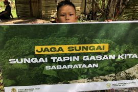 Aksi seribu tangan bersihkan Sungai Tapin