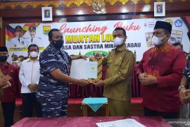 Pemkot Pariaman serahkan sertifikat tanah ke Lantamal II Padang bangun pos jaga