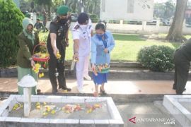 Hari Juang Kartika, Dandim bersama Danlanal TBA ziarah ke TMP