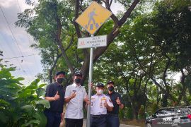 Honda lakukan revitalisasi marka jalan dan rambu lalin di Bogor