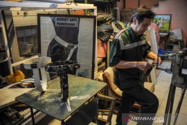 Produksi korset khusus cegah kejahatan asusila