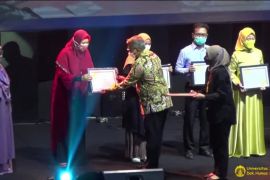 UI berikan penghargaan kepada penggerak sentra vaksin