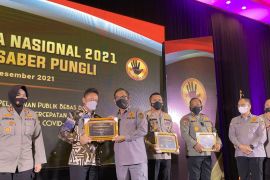 Wali Kota Pontianak terima penghargaan dari Saber Pungli RI