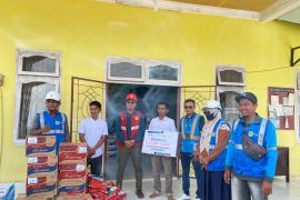 YBM PLN UP3 Solok bantu korban banjir Dharmasraya