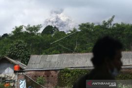 Gunung Semeru Kembali Erupsi